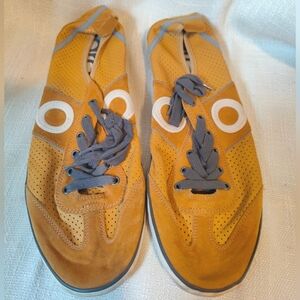 Like New Aro Spanish Sneakers